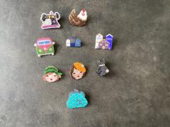 Lot de pin’s en perles colorées, accessoires artisanaux originaux & fantaisie / Set kleurrijke kralen pins, originele & ambachtelijke accessoires / Set of colorful beaded pins, unique handmade accessories