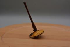 Photo de l'article Toupie de collection #1 – objet artisanal en bois, ludique & décoratif à offrir ou collectionner