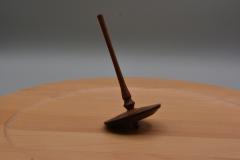 Photo de l'article Toupie de collection #2 – objet artisanal en bois, ludique & décoratif à offrir ou collectionner