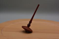 Photo de l'article Toupie de collection #6 – objet artisanal en bois, ludique & décoratif à offrir ou collectionner