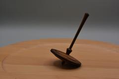 Photo de l'article Toupie de collection #7 – objet artisanal en bois, ludique & décoratif à offrir ou collectionner