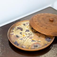 Boîte décorative en bois & résine, incrustée de fleurs séchées dorées, création artisanale B&L Atelier Bruxelles / Decoratieve houten doos met hars & vergulde droogbloemen, handgemaakt – B&L Atelier Brussel / Decorative wooden box with resin & golden dried flowers, handmade – B&L Atelier Brussels