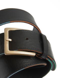 Ceinture artisanale en cuir noir avec boucle carrée dorée – Monty’s Accessories / Handgemaakte zwarte lederen riem met vierkante gouden gesp – Monty’s Accessories / Handmade black leather belt with square gold buckle – Monty’s Accessories