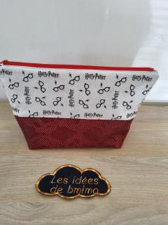 Trousse de toilette 30 cm en simili rouge croco et tissu Harry Potter, doublure marine imperméable, idée cadeau geek / Toilettetas 30 cm rood croco & Harry Potter stof, waterdichte voering – cadeau idee / 30 cm toiletry bag red croco & Harry Potter fabric, waterproof lining – geek gift