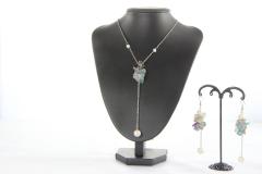 Parure collier et boucles fluorite et pierre naturelle – Bijoux artisanaux / Set ketting en oorbellen fluoriet en natuursteen – Ambachtelijke sieraden / Necklace and earrings set fluorite and natural stone – Handmade jewelry