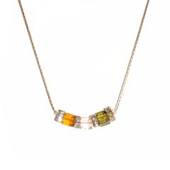 Collier Roma en cristal d’Autriche et or 24K, éclat vibrant et élégance intemporelle. / Roma halsketting in Oostenrijks kristal en 24K goud, levendige glans en tijdloze elegantie. / Roma necklace in Austrian crystal and 24K gold, vibrant sparkle and timeless elegance.