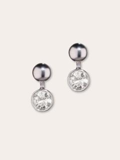 Boucles d’oreilles Polare en cristal d’Autriche et acier inoxydable, éclat argenté et élégance pure. / Polare oorbellen in Oostenrijks kristal en roestvrij staal, zilveren glans en pure elegantie. / Polare earrings in Austrian crystal and stainless steel, silver sparkle and pure elegance.