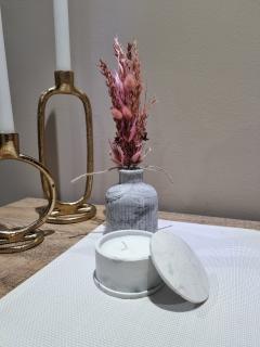 Bougie artisanale "Éclipse et flamme" avec fleurs séchées – élégance céleste / Handmade "Eclipse and Flame" candle with dried flowers – celestial elegance / Handgemaakte "Eclips en Vlam" kaars met gedroogde bloemen – hemelse elegantie