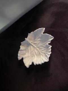 Décoration artisanale feuille d’automne en jesmonite – élégance naturelle / Handmade jesmonite autumn leaf decor – natural elegance / Handgemaakte herfstblad decoratie in jesmonite – natuurlijke elegantie