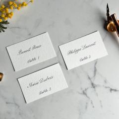 Cartes de plan de table en calligraphie – Style raffiné et personnalisé / Table plan cards with calligraphy – Refined and personalized style / Tafelschikking kaarten met kalligrafie – Verfijnde en persoonlijke stijl