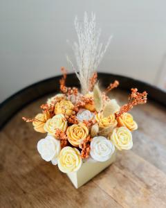 Photo de l'article Bouquet "Pas Comme Les Autres" (Fondants parfumés fragrance "Banane" et fleurs séchées)
