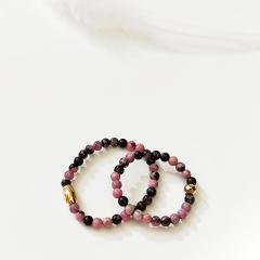 Photo de l'article Bague Rhodonite sur élastique – Pierre semi-précieuse personnalisable, faite main