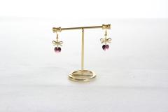 Boucles d’oreilles dorées – nœud papillon délicat et cœur Swarovski scintillant / Gouden oorbellen – fijn strikje en fonkelend Swarovski-hart / Gold earrings – delicate bow and sparkling Swarovski heart