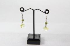 Boucles d'oreilles argentées fleur jaune – Bijou artisanal coloré et lumineux / Zilverkleurige oorbellen gele bloem – Kleurrijk en handgemaakt juweel / Silver earrings yellow flower – Colorful and handmade jewelry