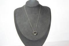 Collier argenté triple anneau – Élégance intemporelle – Fait main / Zilverkleurige ketting met drie ringen – Tijdloze elegantie – Handgemaakt / Silver necklace with triple rings – Timeless elegance – Handmade