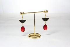 Boucles d'oreilles dorées éventail et goutte rouge – Création artisanale / Gouden oorbellen waaier en rode druppel – Handgemaakt juweel / Gold earrings fan and red drop – Handmade jewelry