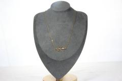 Collier doré flèche avec zircon rose – style fin et élégant / Gouden ketting met pijl en roze zirkonia – fijne elegante stijl / Gold necklace with arrow and pink zircon – fine elegant style