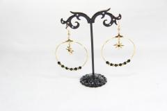 Créoles dorées étoile et perle noire – style chic / Gouden creolen met ster en zwarte parel – chique stijl / Gold hoop earrings with star and black pearl – chic style
