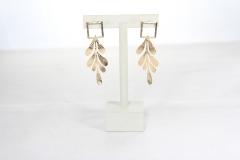Puces d'oreilles dorées feuille – touche naturelle et élégante / Gouden oorstekers met blad – natuurlijke en elegante toets / Gold leaf stud earrings – natural and elegant touch