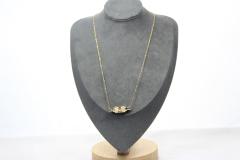 Collier doré avec pendentif cylindre et cœur – création minimaliste et raffinée / Gouden ketting met cilinder en hart – minimalistisch en verfijnd ontwerp / Gold necklace with cylinder and heart – minimalist and refined design