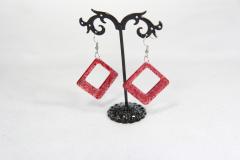 Boucles d’oreilles carrées rouges pailletées – audace et élégance / Red glittery square silver earrings – bold and elegant / Rode glinsterende vierkante oorbellen in zilverkleur – gedurfd en elegant