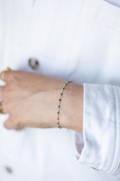 Bracelet raffiné en rubis zoïsite et argent 925, bijou spirituel artisanal qui stimule la joie et la guérison émotionnelle, idée cadeau symbolique / Fijn armbandje van robijnzoïsiet en 925 zilver, handgemaakt spiritueel juweel dat vreugde en emotionele heling bevordert, betekenisvol geschenk / Refined ruby zoisite bracelet in 925 silver, handmade spiritual jewelry that boosts joy and emotional healing, meaningful gift