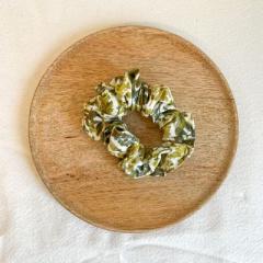 Foto van het artikel JUNGLE – Handgemaakte scrunchie – stijlvolle en kleurrijke upcycling