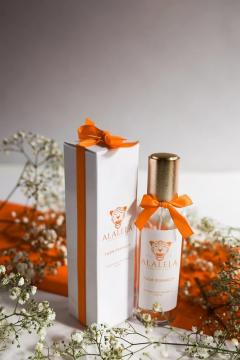 Coffret parfum d’intérieur fleur d’oranger, élégante boîte cadeau avec textile assorti, senteur apaisante / Geurset sinaasappelbloesem, elegante geschenkdoos met textiel, rustgevende geur / Orange blossom home fragrance gift box, elegant packaging with matching textile, soothing scent ALALELA