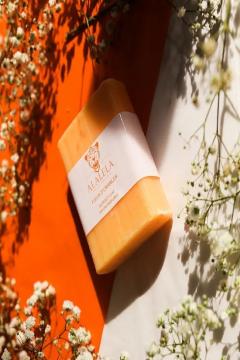 Savon artisanal Alalela à la fleur d’oranger, soin doux et parfum naturel pour la peau / Handgemaakte zeep Alalela met oranjebloesem, zachte verzorging en natuurlijke geur / Handmade Alalela soap with orange blossom, gentle care and natural fragrance