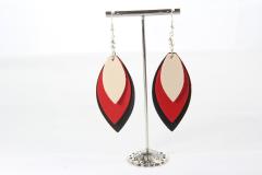 Boucles argentées feuille blanche et rouge – look nature & graphique / Zilveren oorbellen met witte & rode blad – natuur en design / Silver earrings with red & white leaf – bold botanical touch