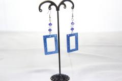 Boucles rectangles bleus avec perle – design graphique argenté / Blauwe rechthoekoorbellen met parel – modern en zilver / Blue rectangle earrings with pearl – geometric silver style
