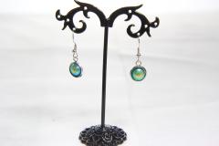 Boucles coquilles bleu-vert monture argentée – style marin coloré / Blauwe en groene schelpoorbellen – kleurrijk en oceaanachtig / Sea shell earrings in teal and blue – marine-inspired charm