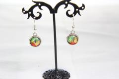 Boucles cabochons arbre coloré – bijou symbolique et artistique / Oorbellen met kleurrijke boom cabochon – spiritueel en artistiek / Tree cabochon earrings – colorful and symbolic design