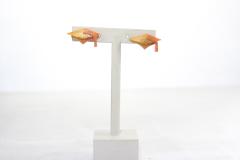 Puces chapeau diplômé orange pailleté – clin d’œil original / Glitter oranje oorstekers met afstudeerhoedje – speels en uniek / Orange glitter graduation hat studs – quirky and celebratory