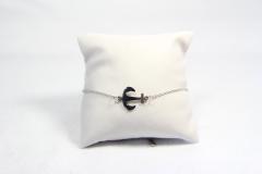 Bracelet fin argenté avec pendentif ancre – inspiration marine discrète / Fijne zilveren armband met ankerbedel – subtiel maritiem / Thin silver bracelet with anchor charm – nautical and delicate