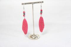 Boucles argentées avec aile et perle rose – look doux et original / Zilveren oorbellen met vleugel en roze kraal – lief en uniek / Silver earrings with pink pearl and wing – soft and unique touch