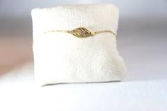 Bracelet doré fin avec œil noir strass – bijou symbolique et raffiné / Goudkleurige armband met zwart oog en strass – stijlvol en mysterieus / Gold bracelet with black rhinestone eye – subtle and symbolic