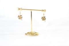 Boucles d’oreilles argentées motif feuille – inspiration végétale / Zilveren oorbellen met bladmotief – botanische stijl / Silver leaf-shaped earrings – nature-inspired botanical design