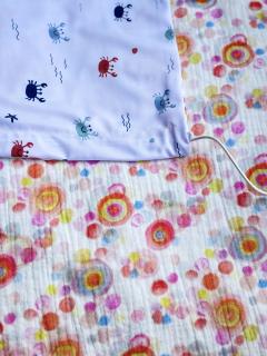 Picture of the product UV50 stroller sunshade – colourful bubbles