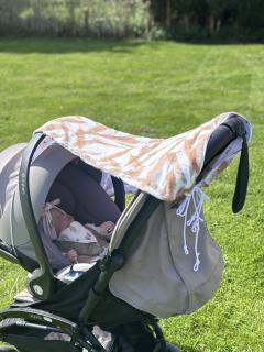 Pare-soleil géométrique multicolore – couvre-poussette esthétique et pratique / Geometrische zonnekap – kleurrijk en handig voor buggy / Geometric multicolor stroller shade – stylish & functional