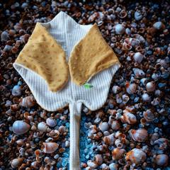 Plaid bébé Raie Manta – couverture artisanale enveloppante, motif marin, idéale pour cocooner bébé au printemps et en été / Babydeken manta ray – handgemaakt en zacht / Handmade manta ray baby wrap blanket – artisanal, light and cozy for warm seasons