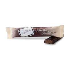 Bâton de chocolat noir fourré praliné artisanal – douceur intense et croustillante / Ambachtelijke pure chocolade met pralinévulling – intense en krokant / Dark chocolate praline stick – handcrafted, bold and crunchy