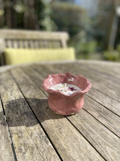 Pot bougie artisanal en verre rose ancien parfum vanille – déco élégante et romantique / Ambachtelijke roze glazen kaarspot met vanillegeur – elegante en romantische decoratie / Handmade old rose glass candle pot vanilla scent – elegant and romantic decoration