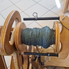 Atelier de filage artisanal au rouet – initiation personnalisée à la laine / Ambachtelijke spinworkshop met spinnewiel – persoonlijke wolervaring / Handmade wool spinning workshop – personalized wheel craft experience