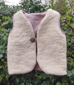 Gilet berger enfant Fibre Libre – veste chaude et authentique en pure laine locale, création artisanale / Kinder herdersvest Fibre Libre – warme en authentieke jas in pure lokale wol / Fibre Libre shepherd vest for kids – warm and authentic handmade local wool jacket