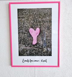 Affiche poétique 'Écoute ton cœur, il sait' par Alexandra Daoust – création belge inspirante et artisanale / Poëtische poster 'Luister naar je hart, het weet het' van Alexandra Daoust – Belgische handmade creatie / Poetic art print 'Listen to your heart, it knows' by Alexandra Daoust – unique Belgian handmade poster