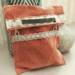 Pochette en velours côtelé brique avec zip décoratif – accessoire chic fait main / Ribbelfluweel zakje in baksteenkleur met sierlijke rits – handgemaakt stijlvol accessoire / Brick velvet pouch with decorative zip – handmade chic accessory