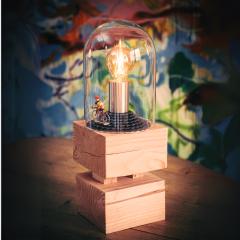 Lampe design Roubaix en bois massif, création artisanale belge par Didier Vandenbosch Babelute, luminaire déco pour passionnés de vélo, pièce unique made in Belgium / Designlamp Roubaix in massief hout, Belgische ambachtelijke creatie door Didier Vandenbosch Babelute, decoratieve verlichting voor fietsliefhebbers, uniek stuk made in Belgium / Roubaix design wooden table lamp, handcrafted in Belgium by Didier Vandenbosch Babelute, statement lighting for cycling lovers, unique artisan piece made in Belgium