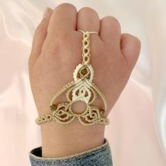 Bracelet artisanal tressé en spirale dorée – création bohème irrésistible / Handgemaakte gouden spiraalarmband – boho en elegant / Twisted gold spiral bracelet – handmade and bohemian chic