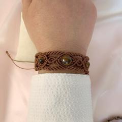 Bijou manchette tissée main dans un brun chaleureux – esprit ethnique et chic / Handgeweven manchetarmband in warm bruin – boho en stijlvol / Handmade warm brown cuff bracelet – boho-inspired and elegant